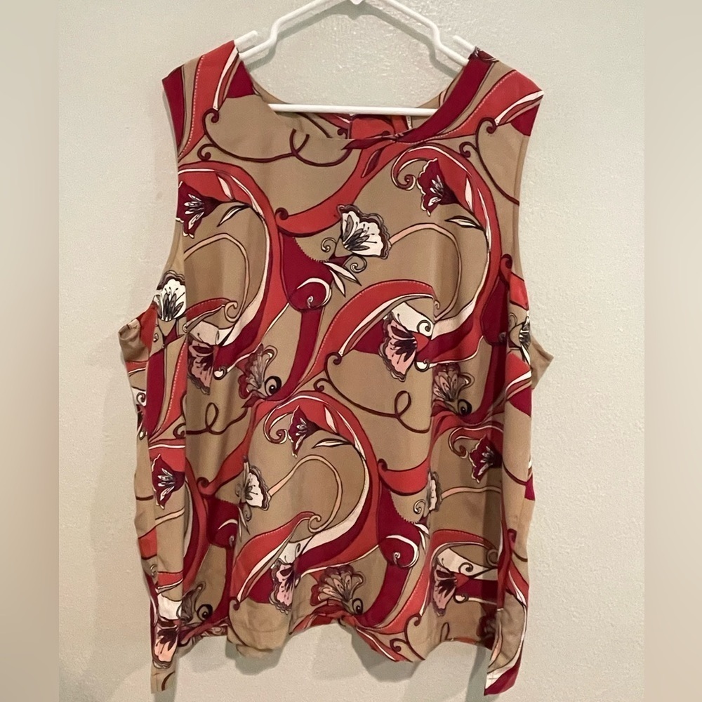 Women’s Maggie Barnes floral tunic tank. NWT Size 28W